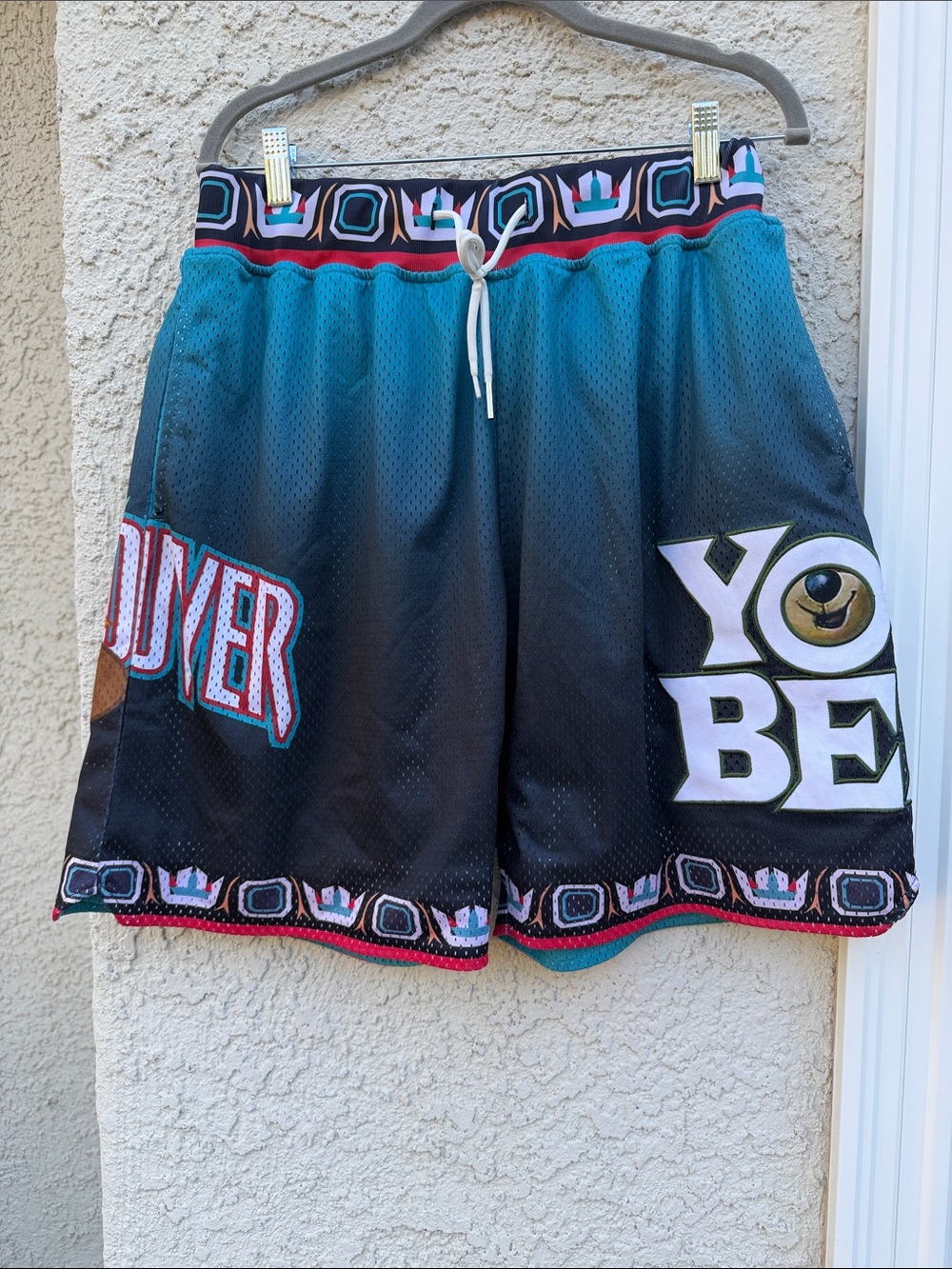 YOGI Bear Vancouver Mens Headgear Embroidered Mesh Basketball Short Size L